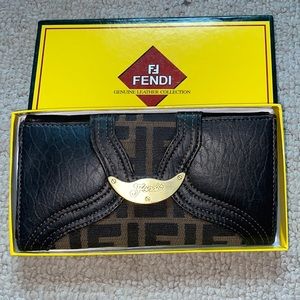 Fendi Genuine leather wallet